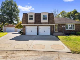 8733 Windsor Drive, Newburgh, IN 47630