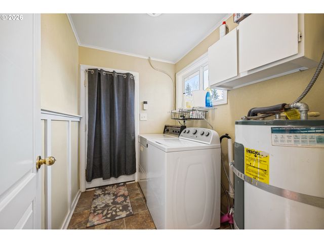 1002 N 10TH Ave, Kelso, WA 98626