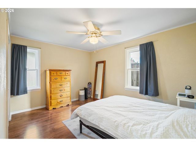 1002 N 10TH Ave, Kelso, WA 98626