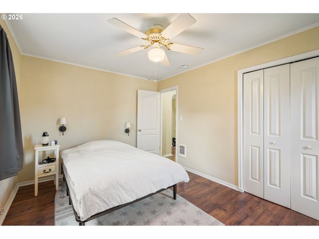 1002 N 10TH Ave, Kelso, WA 98626