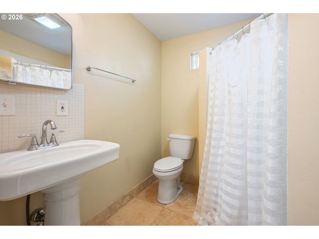 1002 N 10TH Ave, Kelso, WA 98626