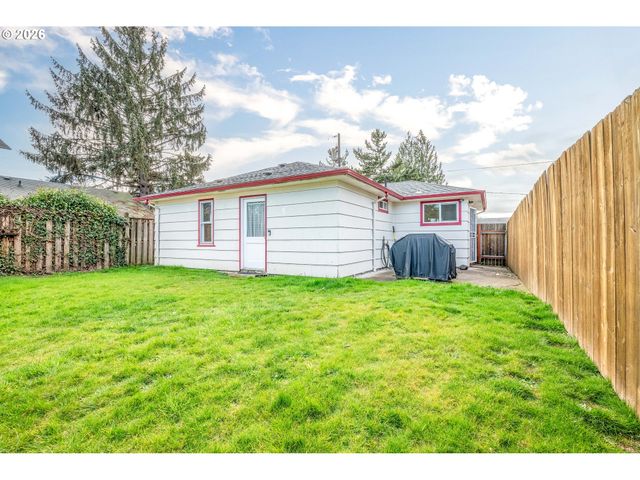 1002 N 10TH Ave, Kelso, WA 98626