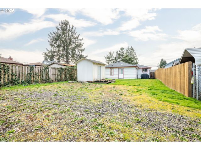1002 N 10TH Ave, Kelso, WA 98626