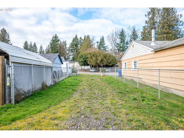 1002 N 10TH Ave, Kelso, WA 98626