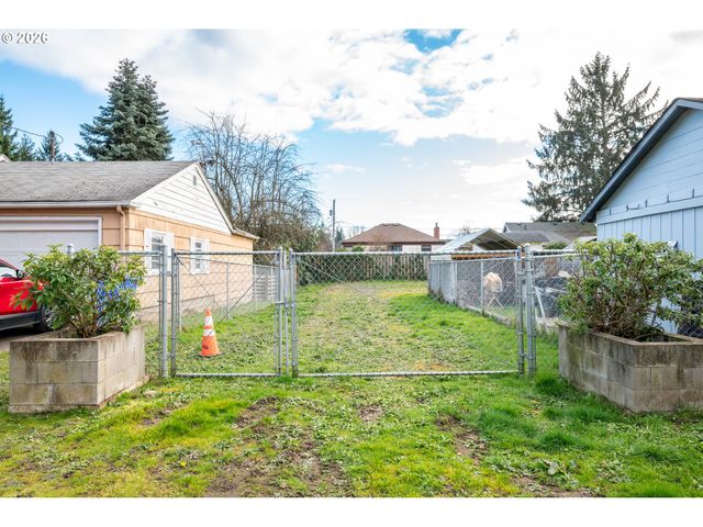 1002 N 10TH Ave, Kelso, WA 98626