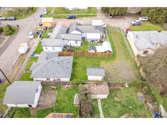 1002 N 10TH Ave, Kelso, WA 98626