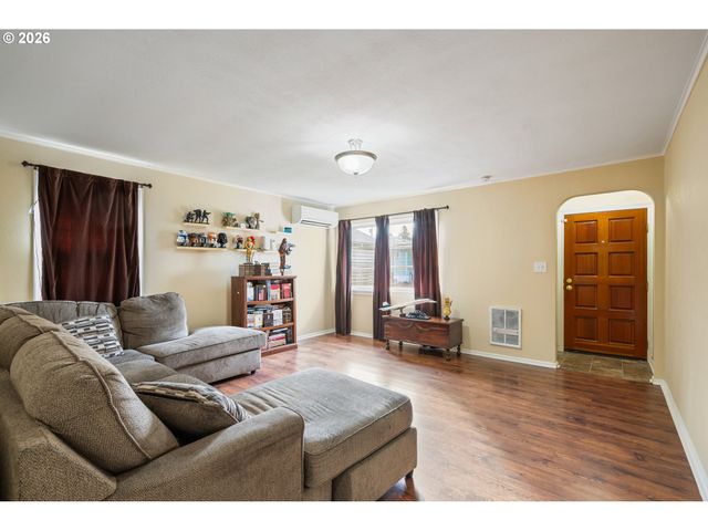 1002 N 10TH Ave, Kelso, WA 98626