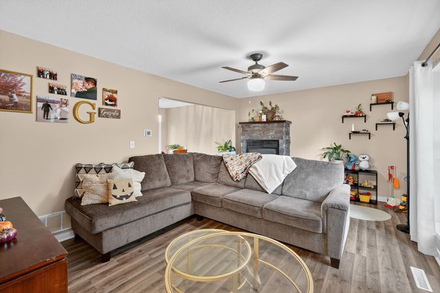 2317 E 41st Court, Des Moines, IA 50317