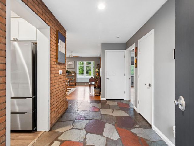3727 Sunset Drive, Upper Arlington, OH 43221