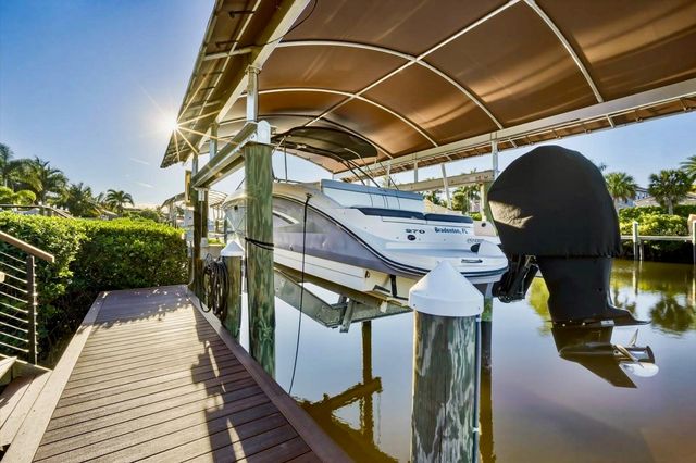 4203 5TH AVENUE NE, Bradenton, FL 34208