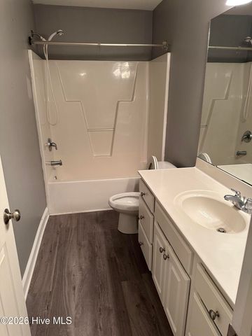 205 South Pointe Drive B, Winterville, NC 28590