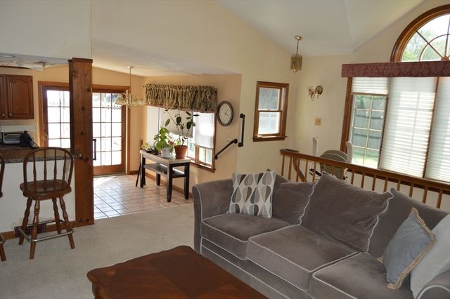 58 Baymor Dr, East Longmeadow, MA 01028
