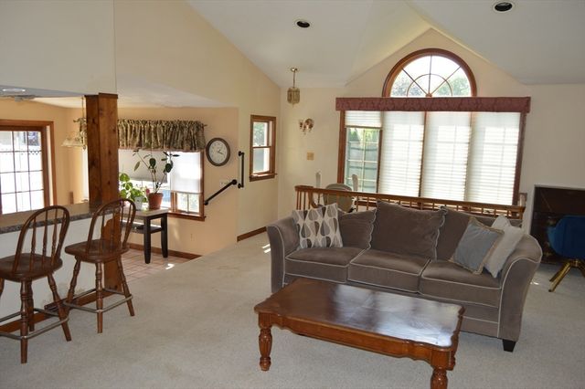 58 Baymor Dr, East Longmeadow, MA 01028