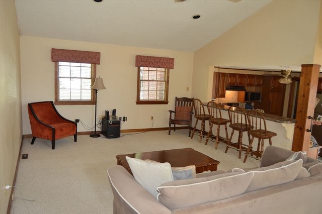 58 Baymor Dr, East Longmeadow, MA 01028