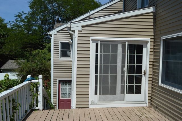 58 Baymor Dr, East Longmeadow, MA 01028