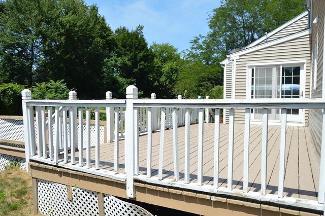 58 Baymor Dr, East Longmeadow, MA 01028