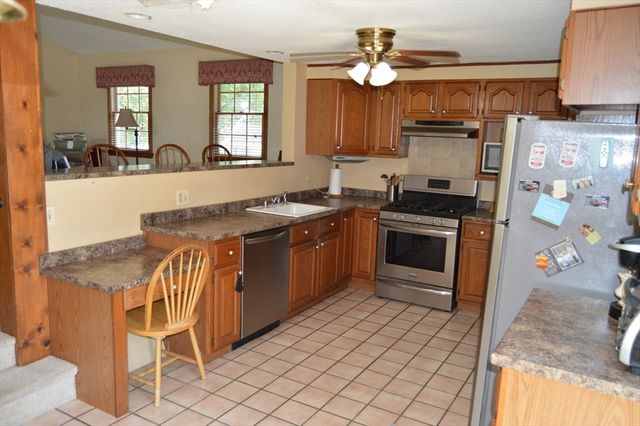58 Baymor Dr, East Longmeadow, MA 01028