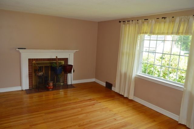 58 Baymor Dr, East Longmeadow, MA 01028