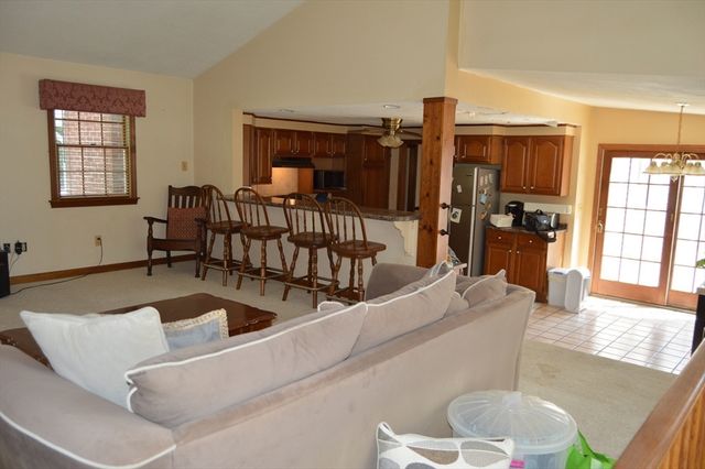 58 Baymor Dr, East Longmeadow, MA 01028