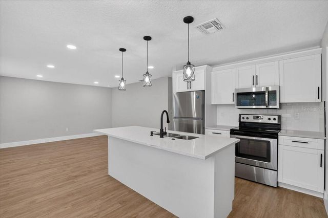 950 26TH AVENUE S, St Petersburg, FL 33705