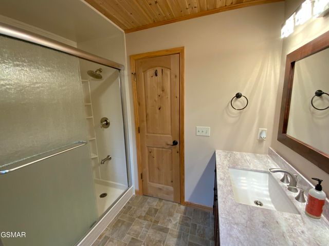 1170 Cole Lane, Gatlinburg, TN 37738