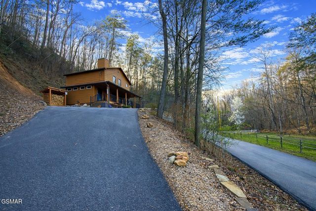 1170 Cole Lane, Gatlinburg, TN 37738