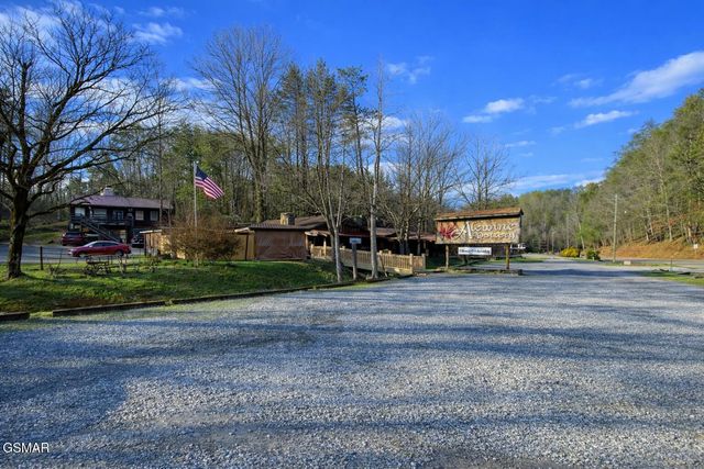 1170 Cole Lane, Gatlinburg, TN 37738