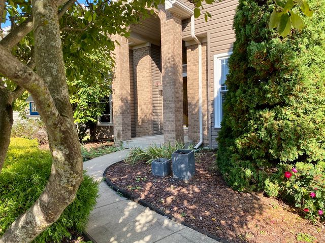 2412 Avalon Court, Aurora, IL 60503