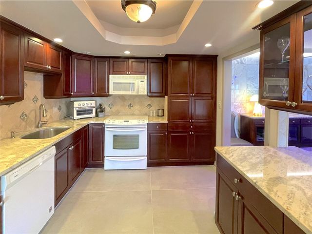 17400 GULF BOULEVARD B8, Redington Shores, FL 33708