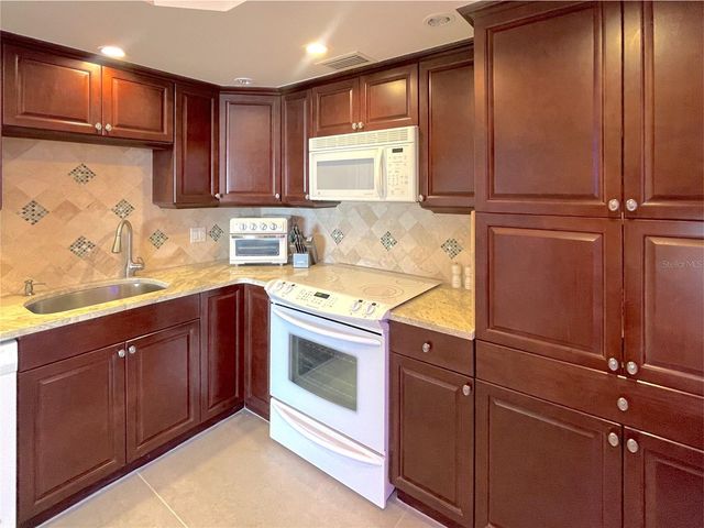 17400 GULF BOULEVARD B8, Redington Shores, FL 33708