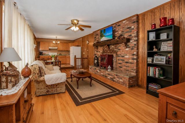 2 Schrempp Lane, Pine Bush, NY 12566