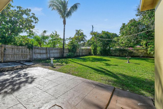 836 Evergreen Drive, Lake Park, FL 33403
