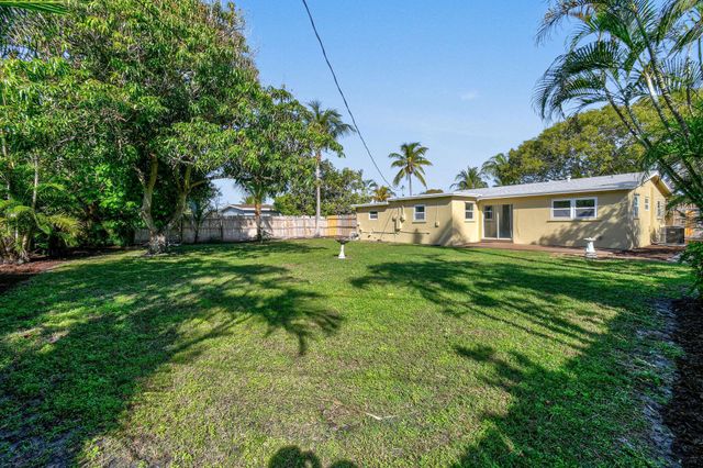 836 Evergreen Drive, Lake Park, FL 33403