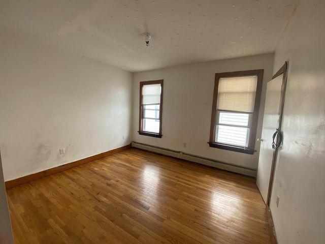 15 Duncan St, Boston, MA 02122