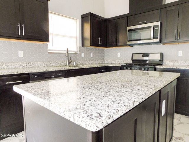 13813 Flora Vista Avenue, Horizon City, TX 79928