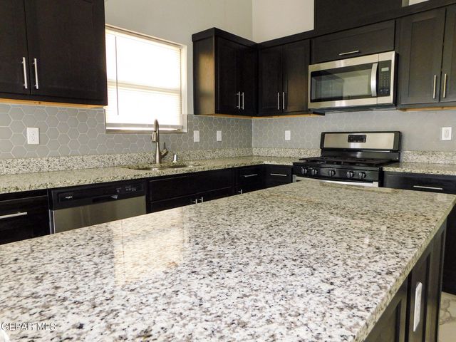 13813 Flora Vista Avenue, Horizon City, TX 79928