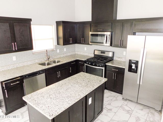 13813 Flora Vista Avenue, Horizon City, TX 79928