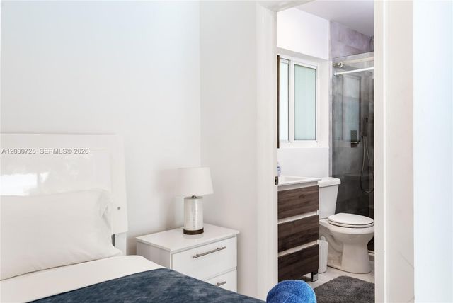 2555 NE 202nd St, Miami, FL 33180