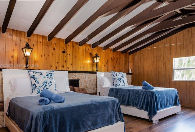 2555 NE 202nd St, Miami, FL 33180