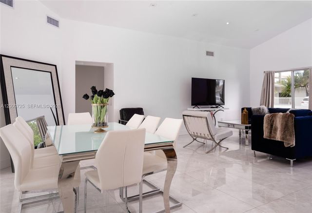 2555 NE 202nd St, Miami, FL 33180