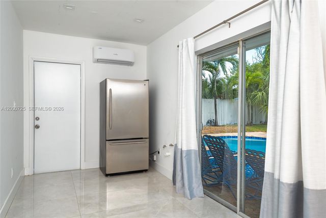 2555 NE 202nd St, Miami, FL 33180