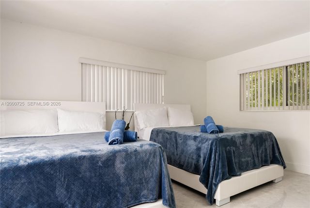 2555 NE 202nd St, Miami, FL 33180