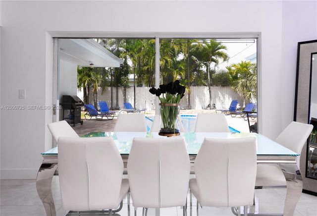 2555 NE 202nd St, Miami, FL 33180