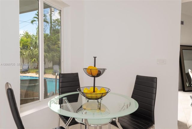 2555 NE 202nd St, Miami, FL 33180