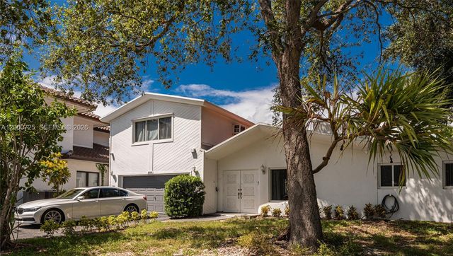 2555 NE 202nd St, Miami, FL 33180