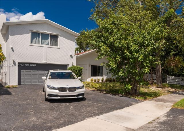 2555 NE 202nd St, Miami, FL 33180
