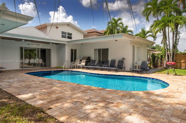 2555 NE 202nd St, Miami, FL 33180