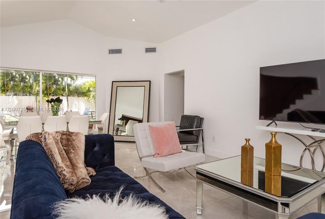 2555 NE 202nd St, Miami, FL 33180