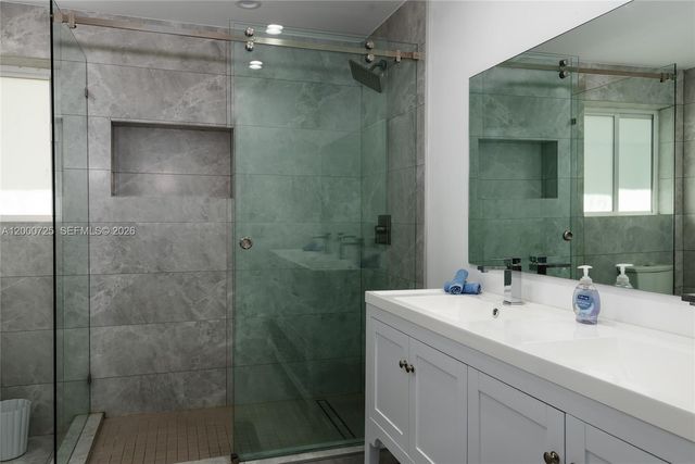 2555 NE 202nd St, Miami, FL 33180