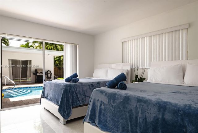 2555 NE 202nd St, Miami, FL 33180